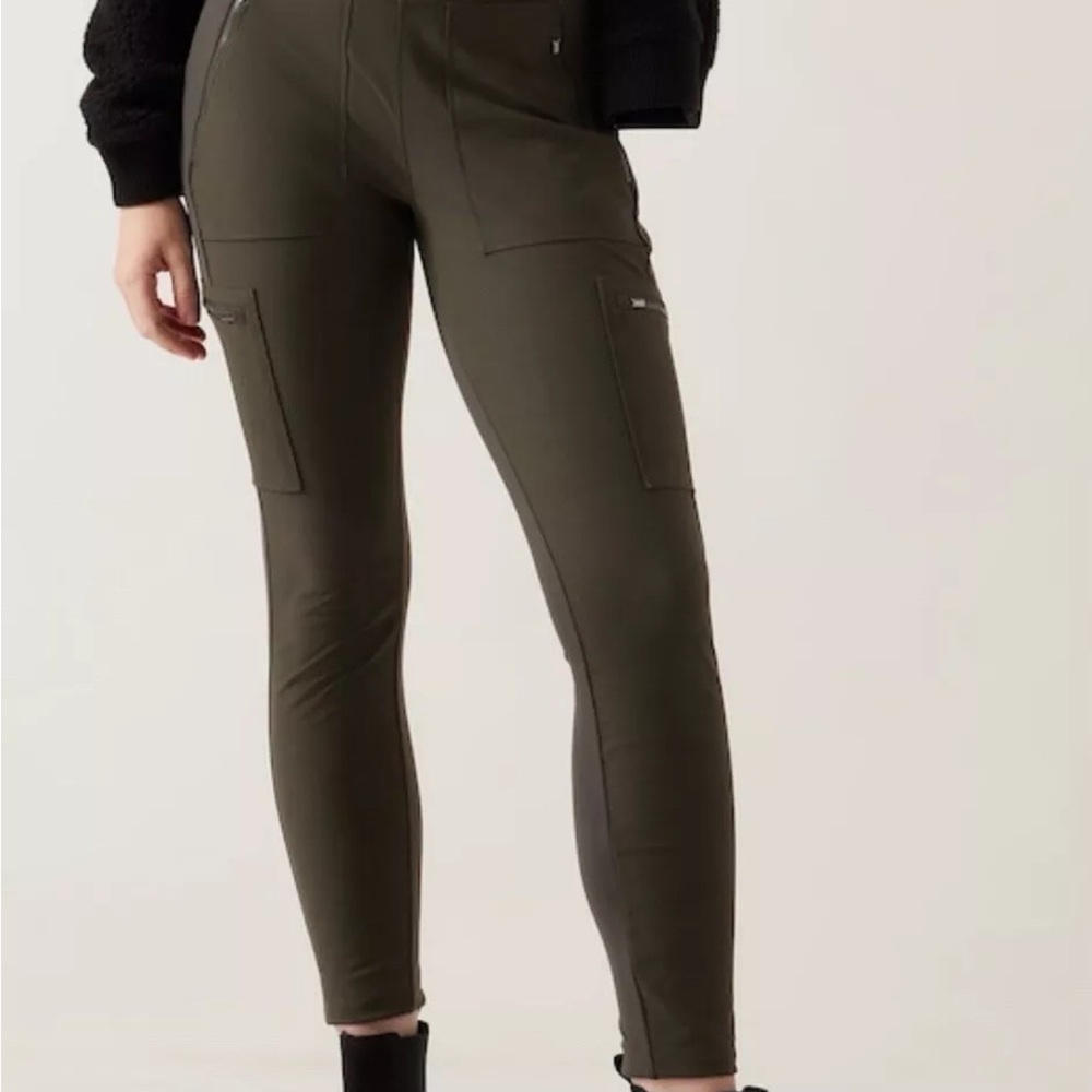 Athleta Headlands hybrid cargo pant, dark gray size 6